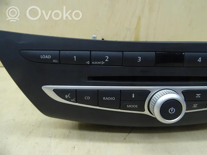 Renault Laguna III Panel / Radioodtwarzacz CD/DVD/GPS 281150053R