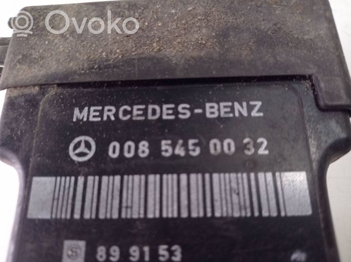 Mercedes-Benz Vito Viano W638 Hehkutulpan esikuumennuksen rele 0085450032