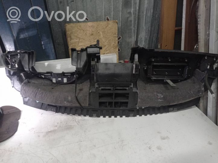 Volkswagen Touareg I Panel de instrumentos 7L6857076