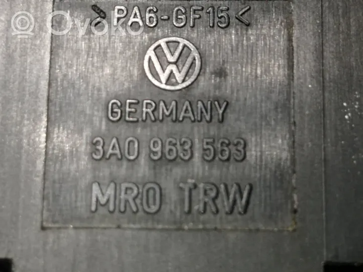 Volkswagen PASSAT B4 Interrupteur de siège chauffant 3A0963563