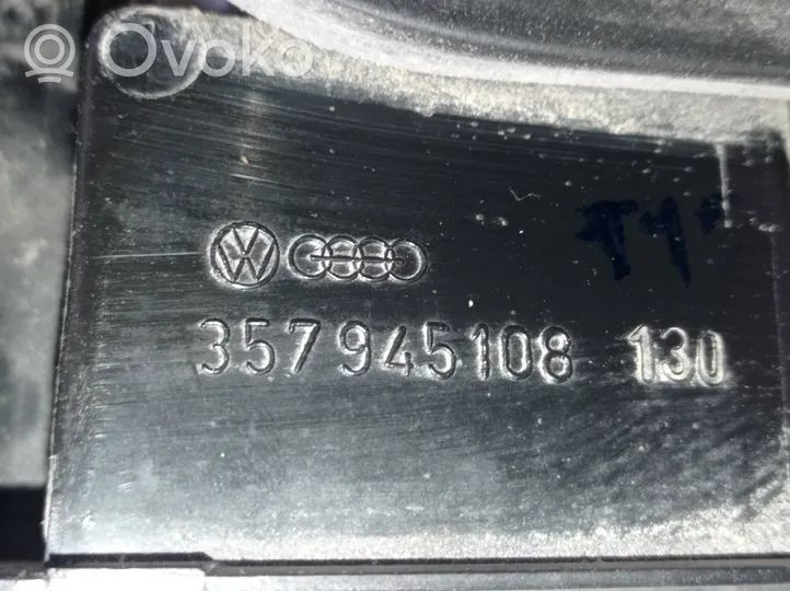 Volkswagen PASSAT B3 Takaluukun takavalot 357945108