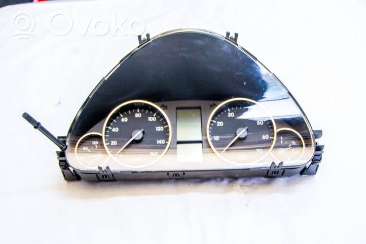 Mercedes-Benz CLC CL203 Compteur de vitesse tableau de bord A2035404748