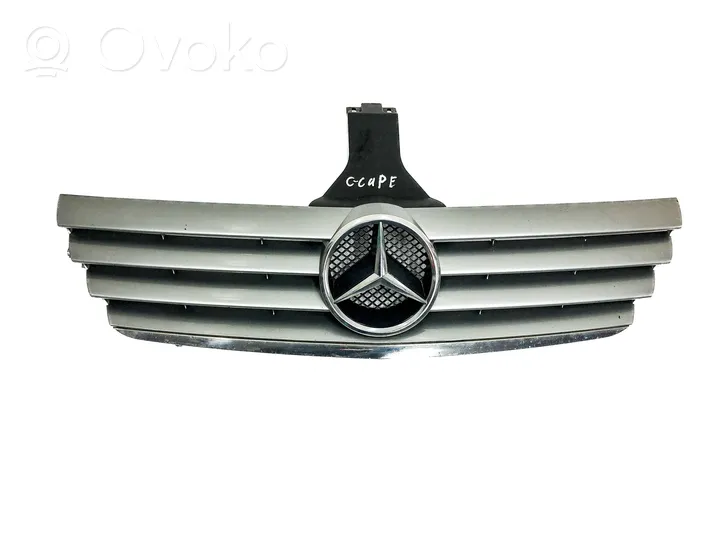 Mercedes-Benz CLC CL203 Grotelės priekinės A2038800383