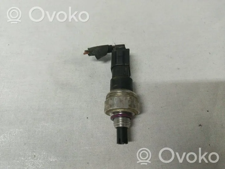 Mercedes-Benz E W211 Air conditioning (A/C) pressure sensor A2038300472