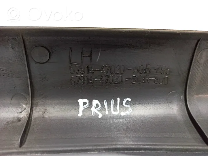 Toyota Prius (XW20) Etuoven kynnyksen suojalista 6791447020