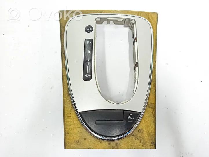 Mercedes-Benz E W211 Rivestimento in plastica cornice della leva del cambio A2116802436