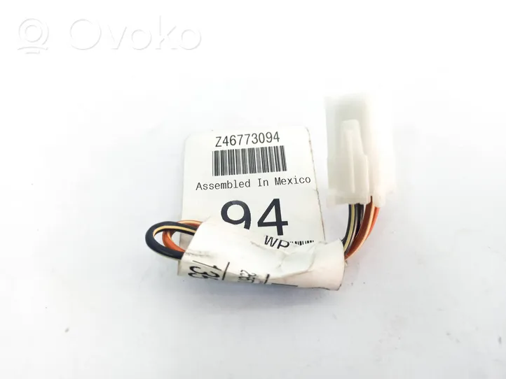 Mercedes-Benz R W251 Connettore plug in AUX 2205454028