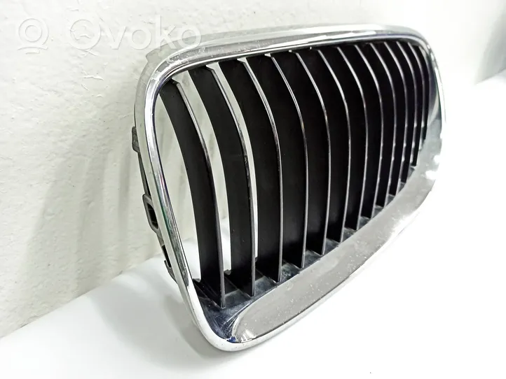 BMW 3 E92 E93 Maskownica / Grill / Atrapa górna chłodnicy 22405910