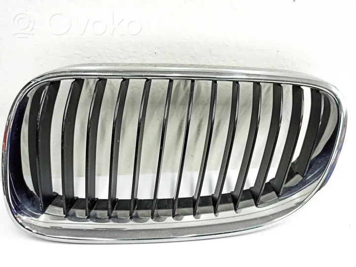 BMW 3 E92 E93 Grille calandre supérieure de pare-chocs avant 22405910