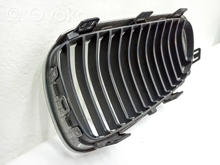 BMW 3 E92 E93 Maskownica / Grill / Atrapa górna chłodnicy 22405910