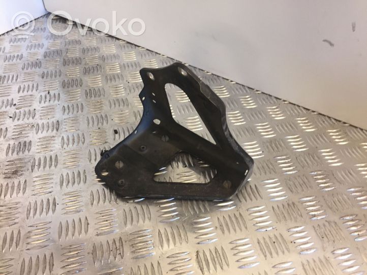 Audi A6 S6 C6 4F Supporto di montaggio del parafango 4F0821135