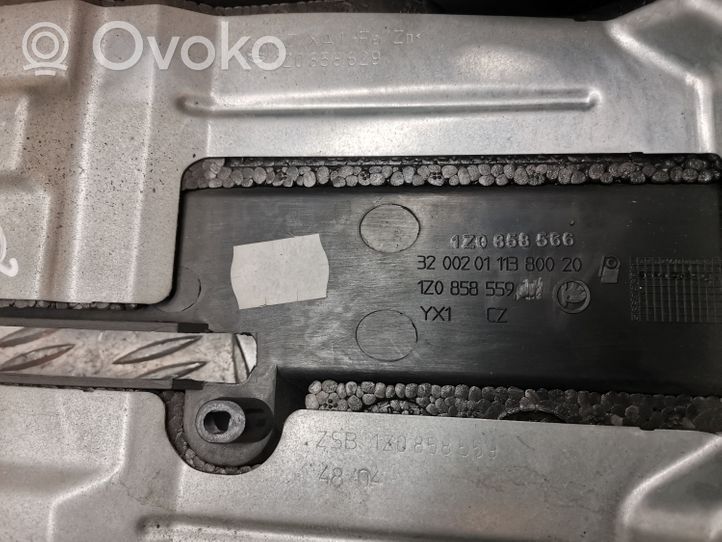 Skoda Octavia Mk2 (1Z) Ohjauspyörän verhoilu 1Z0858559