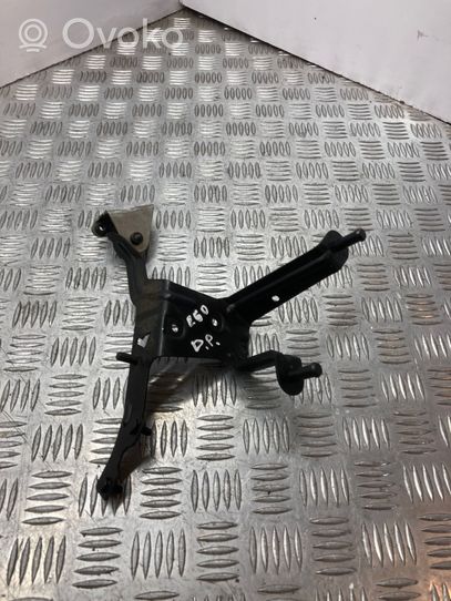 BMW 5 E60 E61 Supporto pompa ABS 6758748