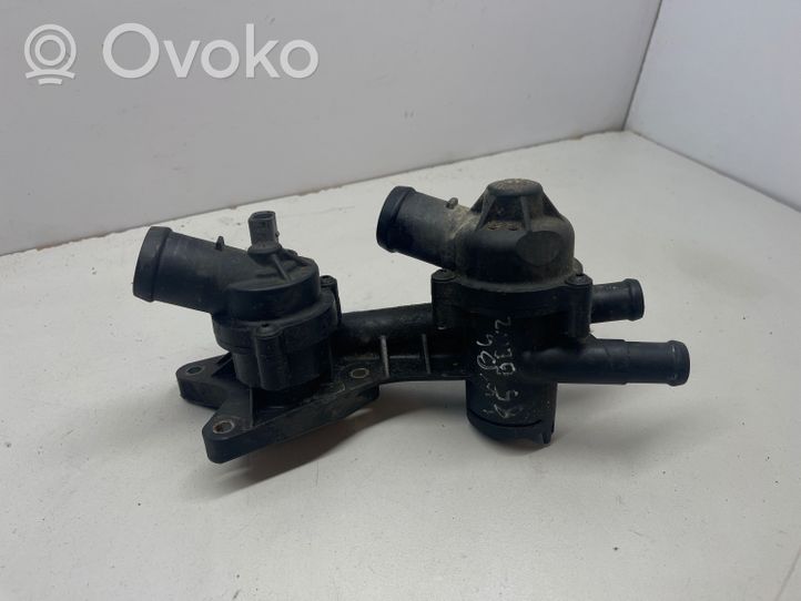 Volkswagen Golf V Tuyau de liquide de refroidissement moteur 03C121118C