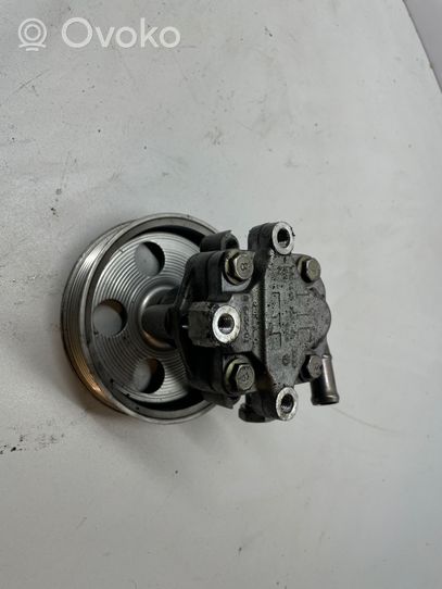 Audi A4 S4 B6 8E 8H Ohjaustehostimen pumppu 069145255