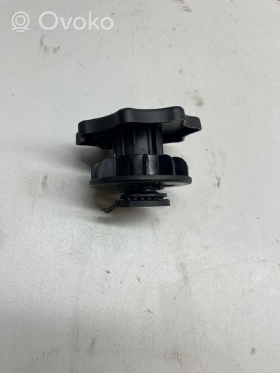 Audi A4 S4 B7 8E 8H Tornillo de la rueda de repuesto 8K0803899