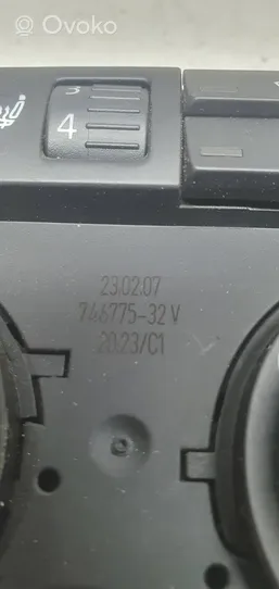 Volkswagen PASSAT B6 Centralina del climatizzatore 74677532V