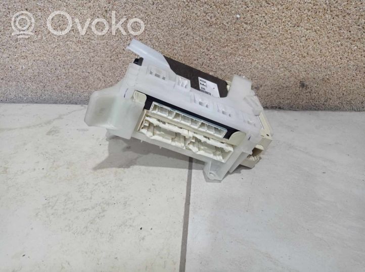 Toyota Sienna XL30 III Module de contrôle carrosserie centrale 8922108070