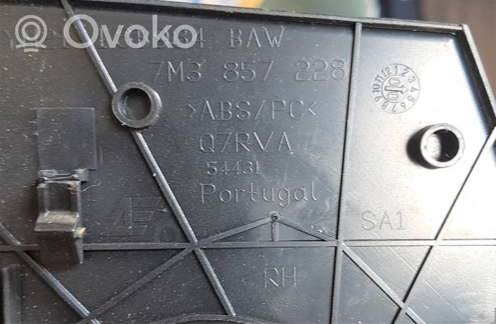 Volkswagen Sharan Maskownica głośnika bocznego deski rozdzielczej 7M3857228