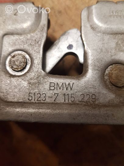 BMW 5 E60 E61 Spyna variklio dangčio 7115229