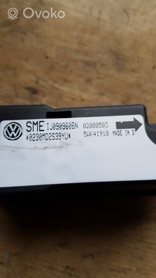 Volkswagen PASSAT B5.5 Czujnik uderzenia Airbag 1J0909606N