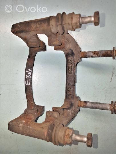 Volkswagen PASSAT B6 Plaquette / support d'étrier avant 92257E