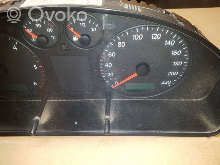 Volkswagen Transporter - Caravelle T5 Compteur de vitesse tableau de bord 88311346