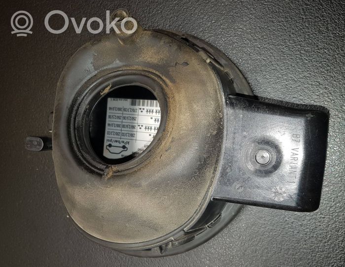 Volkswagen PASSAT B7 Bouchon, volet de trappe de réservoir à carburant 1K0010497C