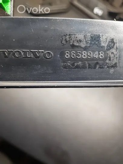 Volvo XC70 Trzecie światło stop 8658948