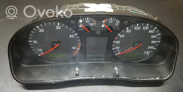 Volkswagen PASSAT B5 Speedometer (instrument cluster) 3B0919881P