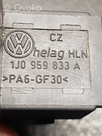 Volkswagen PASSAT B6 Interruptor de apertura del depósito de combustible 1J0959833A