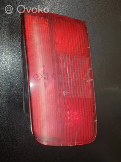 BMW 5 E39 Lampy tylnej klapy bagażnika 8361674