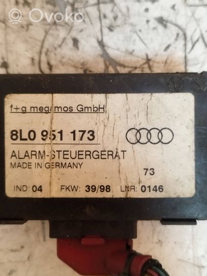 Audi A8 S8 D2 4D Centralina/modulo allarme 8L0951173