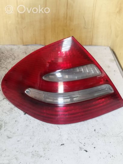 Mercedes-Benz E W211 Lampa tylna A2118200364