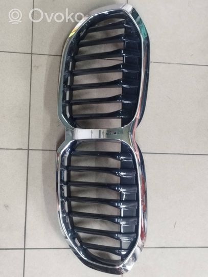 BMW 1 F40 Grille calandre supérieure de pare-chocs avant 13725810