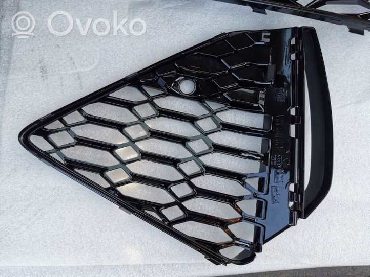 Audi RS6 C8 Grille inférieure de pare-chocs avant 4K8807682D