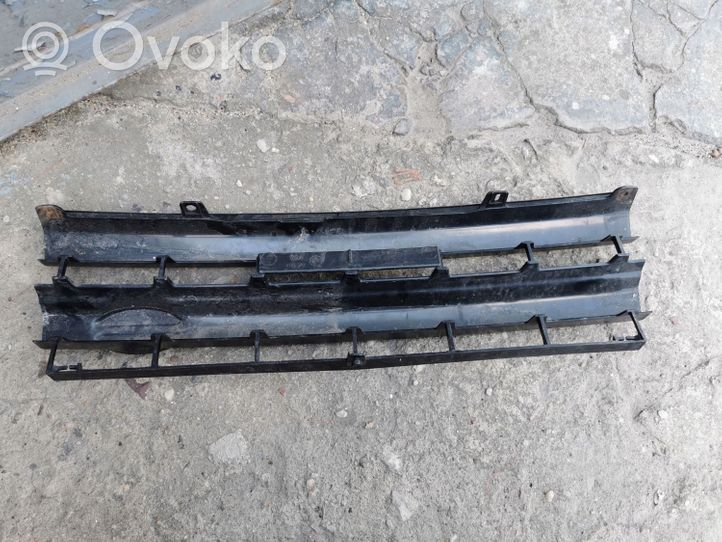 Land Rover Freelander Grille calandre supérieure de pare-chocs avant AWR1496