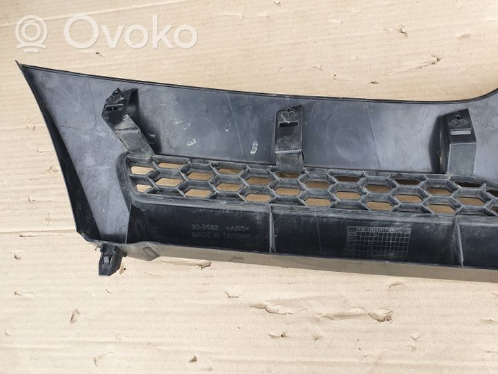 Toyota Corolla Verso E121 Grotelės viršutinės 209582