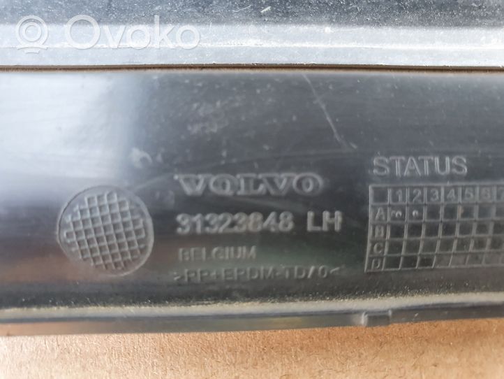 Volvo S60 Etupuskurin alempi jäähdytinsäleikkö 31323848