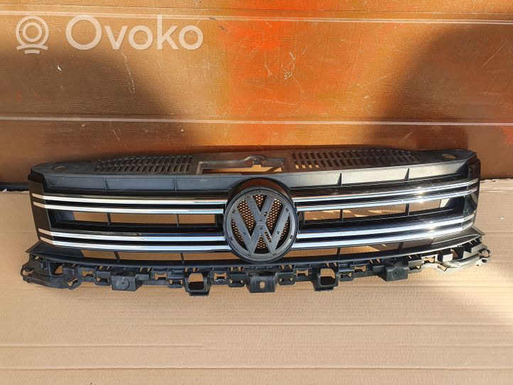 Volkswagen Tiguan Grotelės viršutinės 5N0853653E
