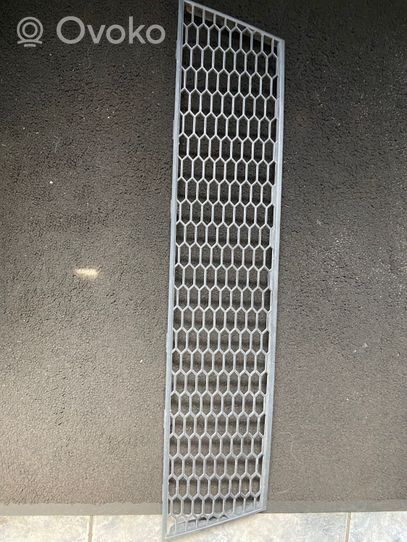 BMW 7 F01 F02 F03 F04 Grille inférieure de pare-chocs avant 51117898167