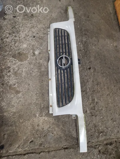 Opel Movano A Grille calandre supérieure de pare-chocs avant 