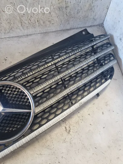 Mercedes-Benz Vito Viano W639 Grille calandre supérieure de pare-chocs avant A6398800185