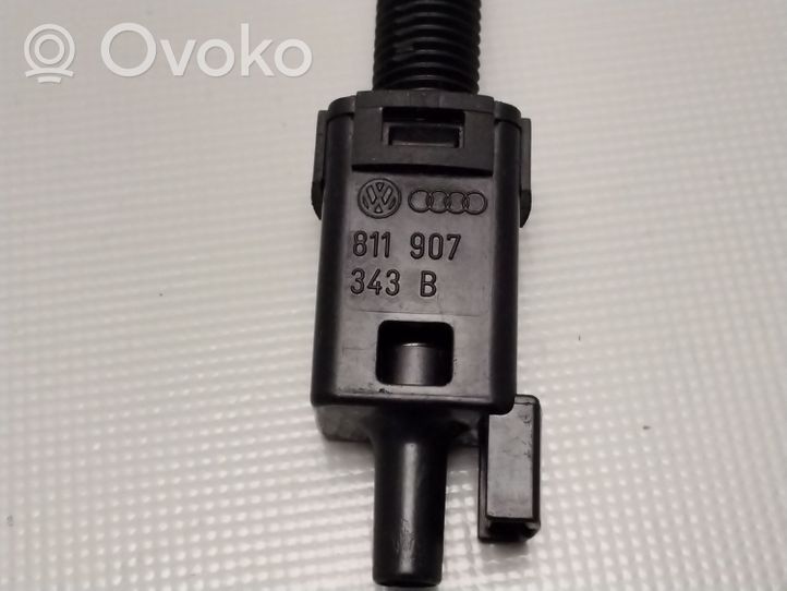 Audi A4 S4 B5 8D Włącznik / Czujnik świateł cofania 811907343