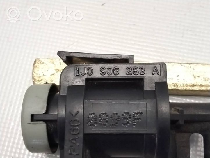 Audi A4 S4 B5 8D Solenoidinis vožtuvas 1J0906283A