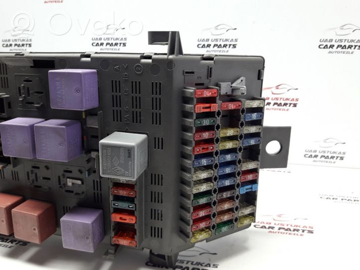 Renault Laguna I Module de fusibles 7700427845A