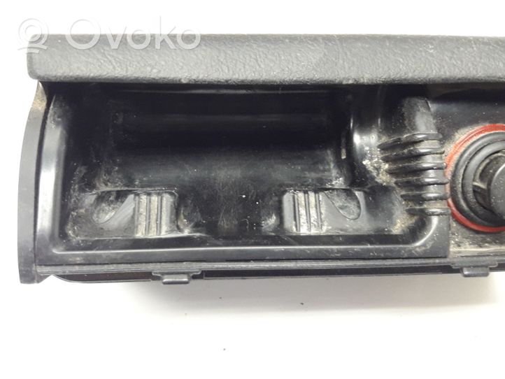 Volkswagen PASSAT B5 Popielniczka przednia tunelu środkowego 3B0857961F