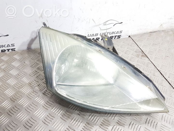Ford Focus Phare frontale 0374D