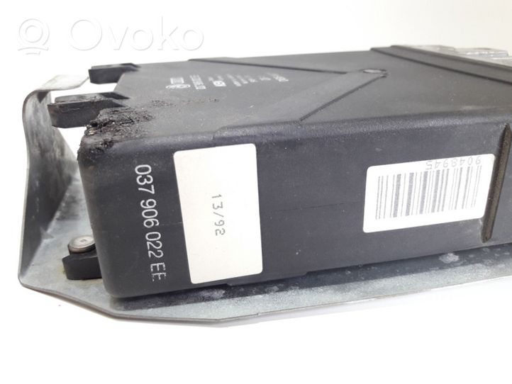 Audi 80 90 S2 B4 Variklio valdymo blokas 037906022EE