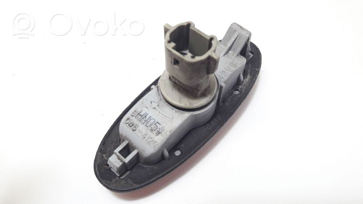 Mazda Demio Etupuskurin suuntavilkku 0464120